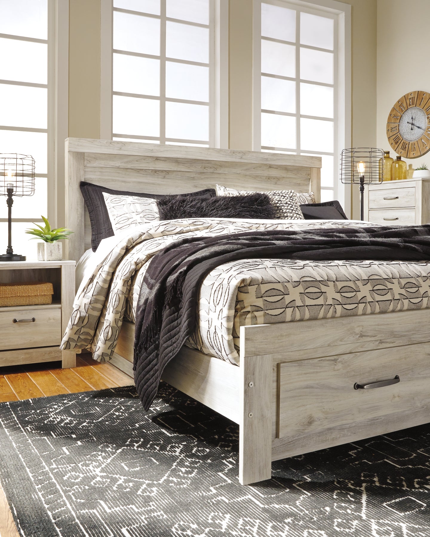 Bellaby Queen Panel Bed with 2 Nightstands