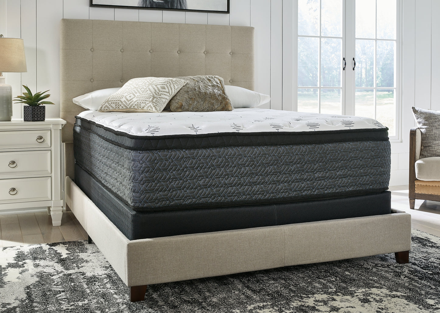 Ultra Luxury Et With Memory Foam  Mattress