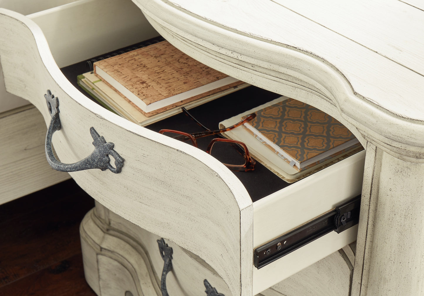 Arlendyne King Upholstered Bed with Mirrored Dresser and Nightstand